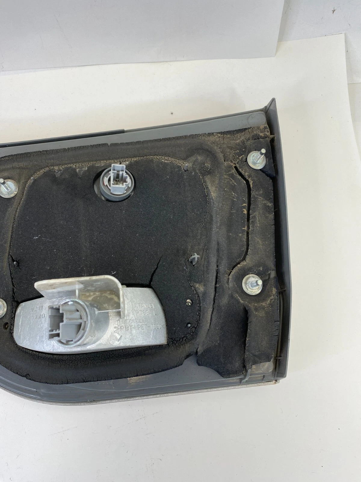 2005-2007 HONDA ODYSSEY LX LEFT DRIVER SIDE INNER TAIL LIGHT REAR LAMP OEM