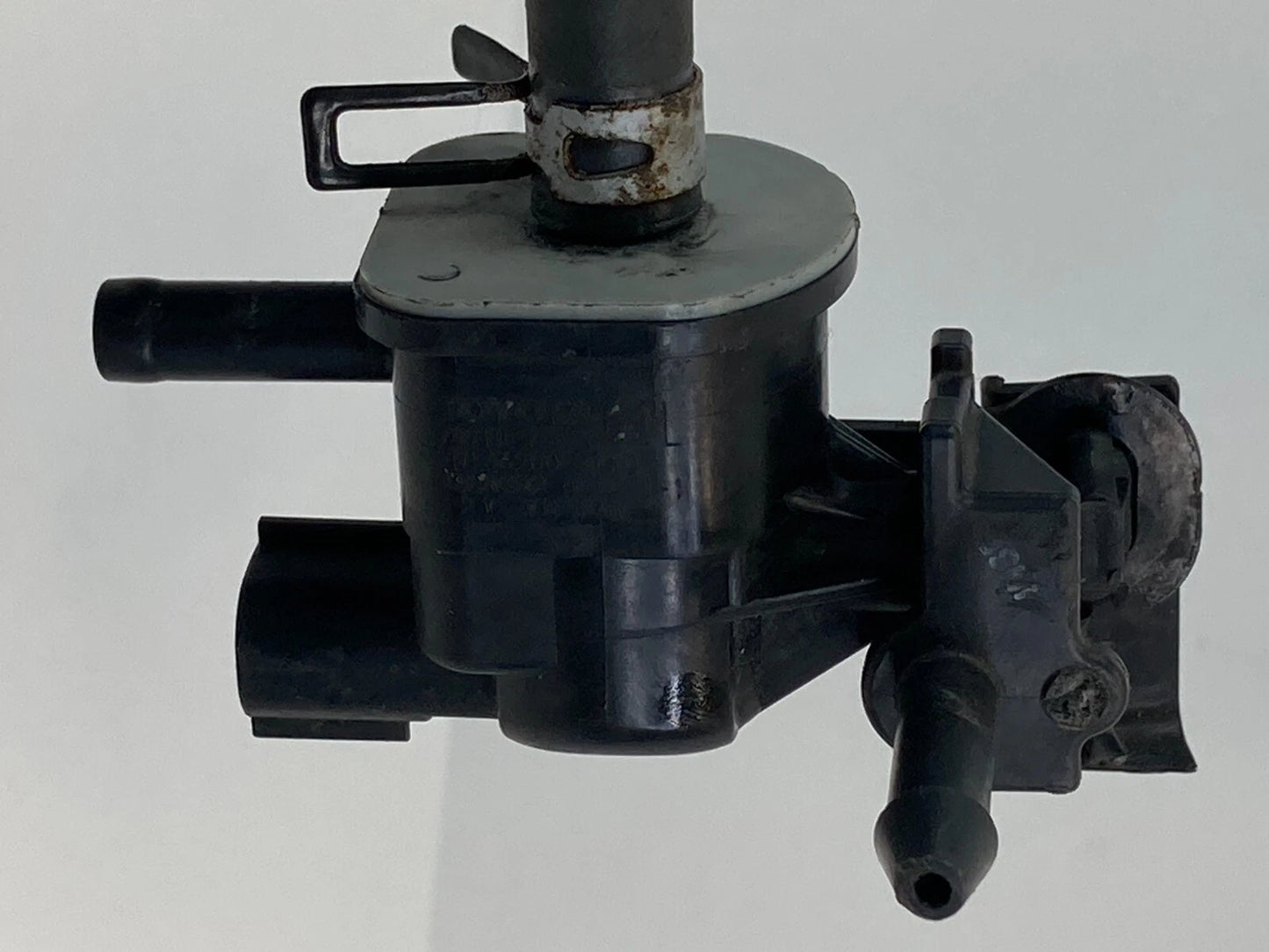 2009 2010 TOYOTA MATRIX VAPOR CANISTER PURGE SOLENOID VALVE SWITCH OEM