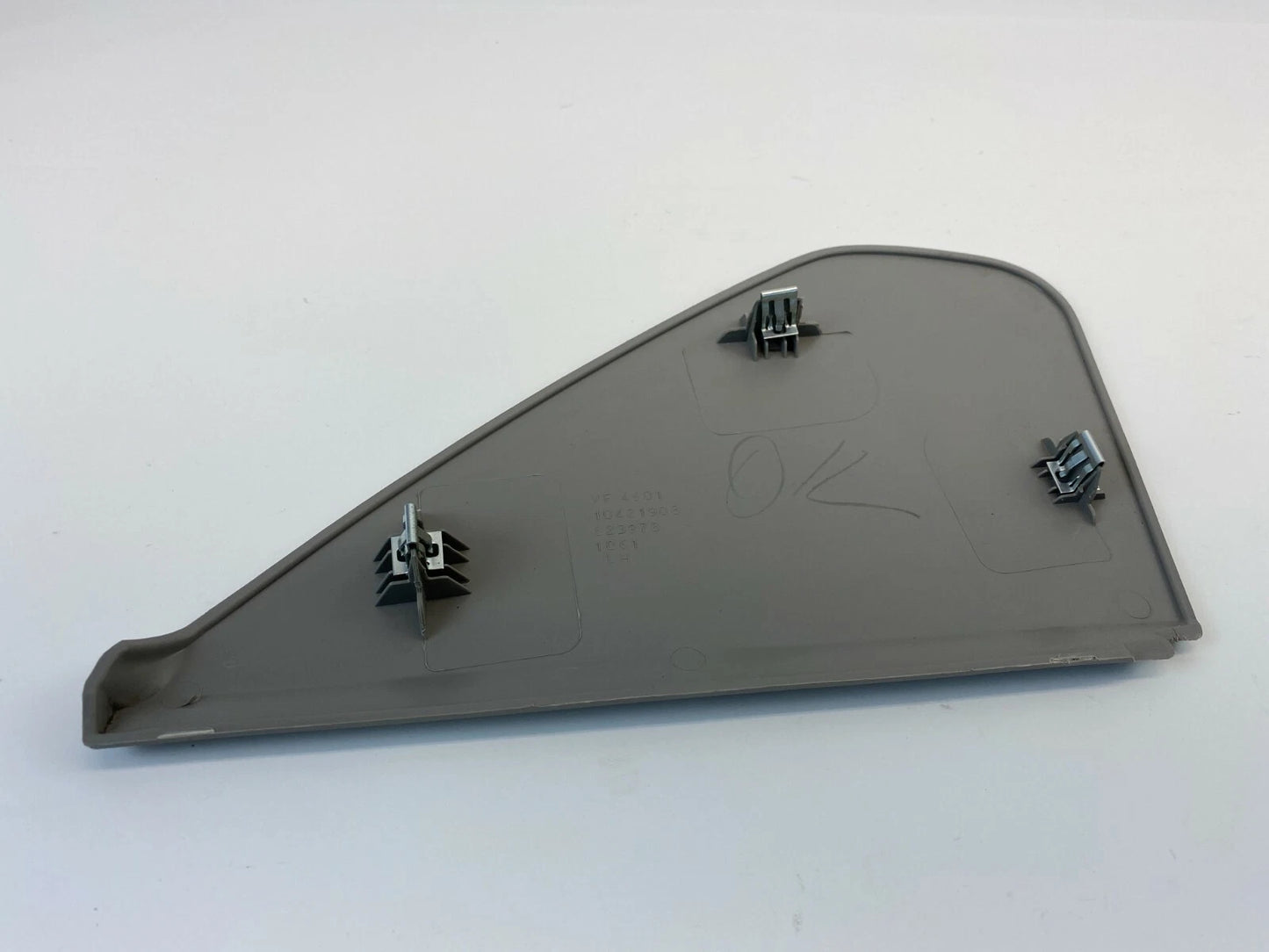 2002-2007 BUICK RENDEZVOUS LEFT SIDE DASH FUSE RELAY PANEL TRIM COVER 10421908