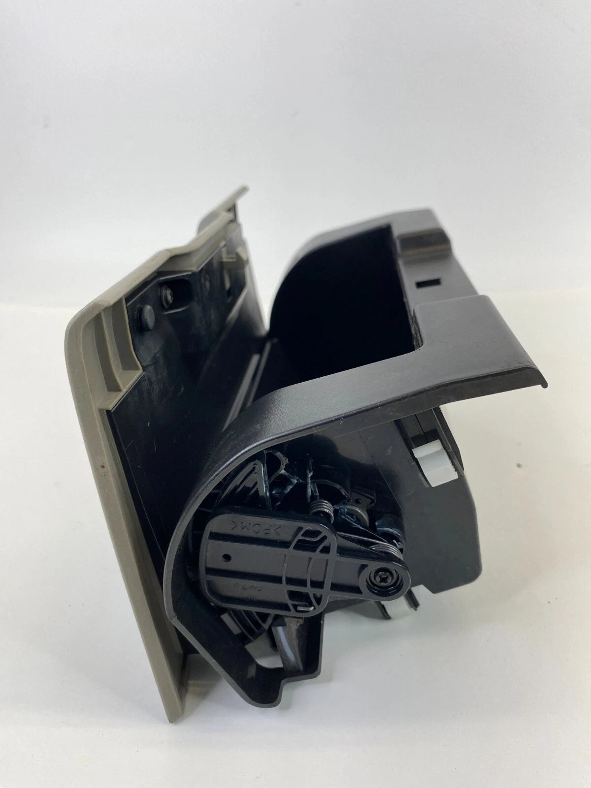2003 2004 2005 2006 SUZUKI XL-7 CENTER DASH STORAGE COMPARTMENT 73840-50J1 OEM