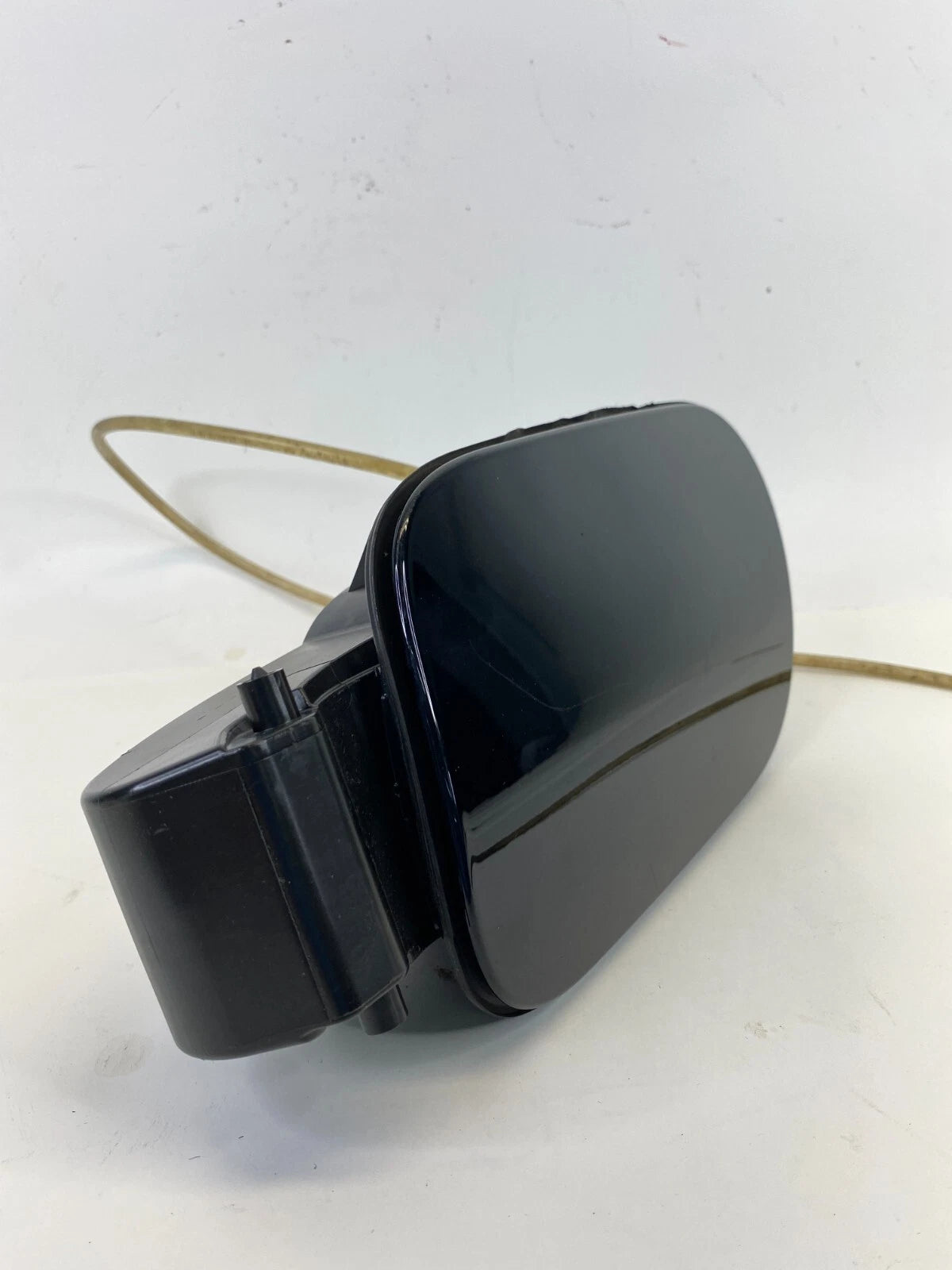 2011-2017 VOLKSWAGEN TOUAREG FUEL TANK DOOR FLAP REAR RIGHT SIDE OEM 7P6-809-857