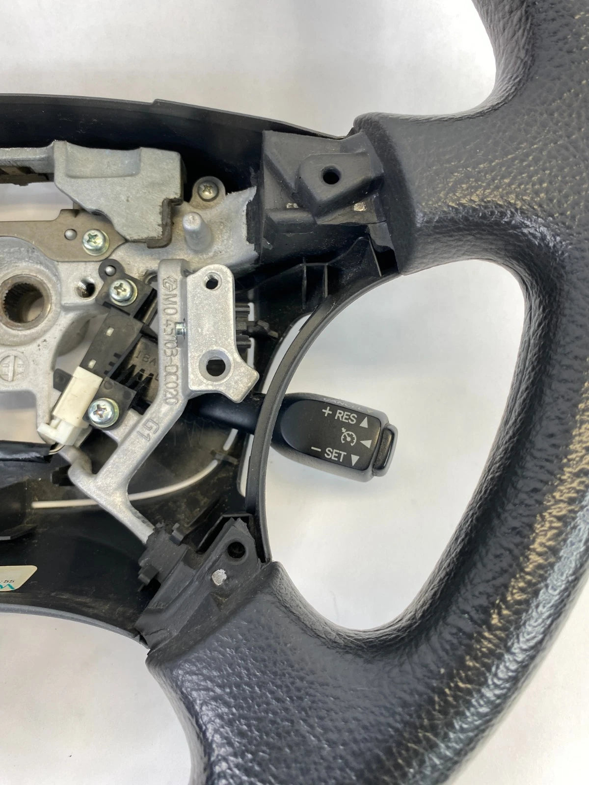 03-06 TOYOTA TUNDRA 05 06 SEQUOIA STEERING WHEEL W/ CRUISE CONTROL SWITCH OEM