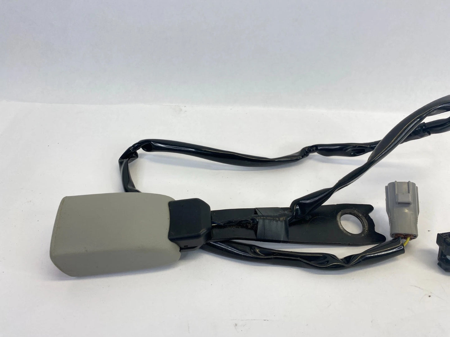 2009-2015 TOYOTA VENZA FRONT LEFT DRIVER SIDE SEAT BELT BUCKLE OEM