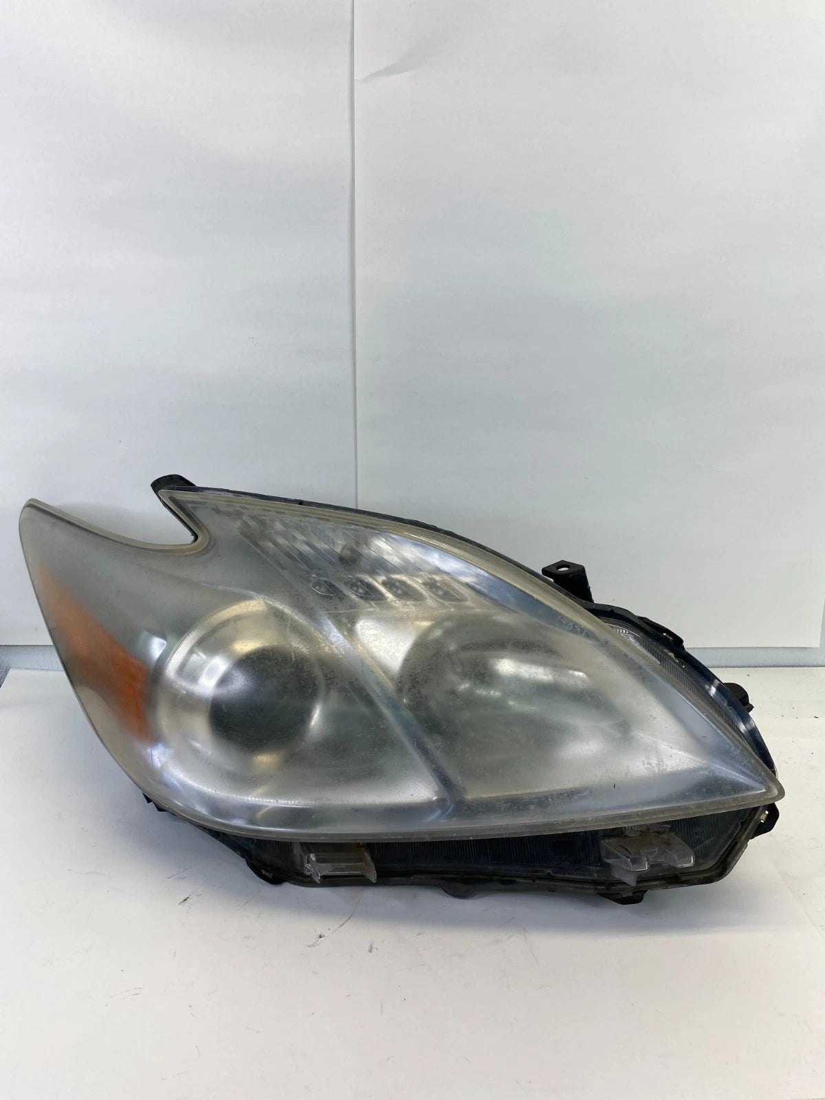 2010-2011 TOYOTA PRIUS RIGHT PASSENGER SIDE HEADLIGHT HEAD LAMP ASSEMBLY OEM