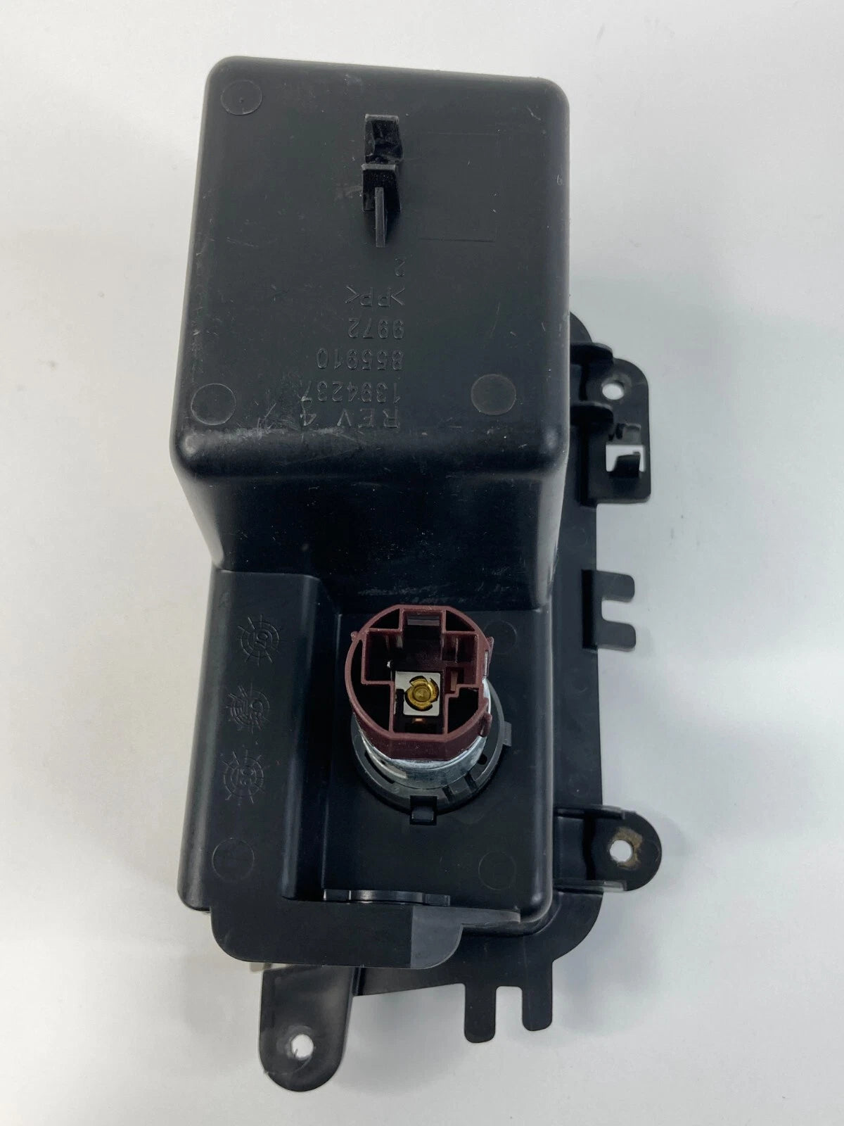 08-12 CHEVROLET MALIBU CENTER CONSOLE STORAGE COMPARTMENT W/ POWER OUTLET OEM