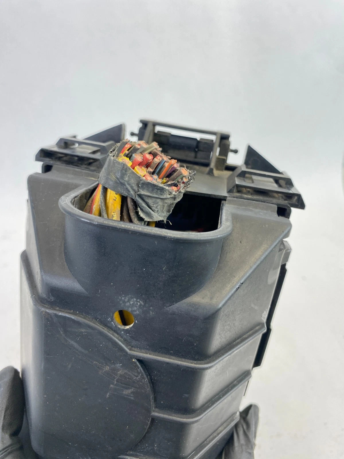 2004-2011 LINCOLN TOWN CAR 4.6L ENGINE FUSE RELAY BOX JUNCTION POWER MODULE OEM
