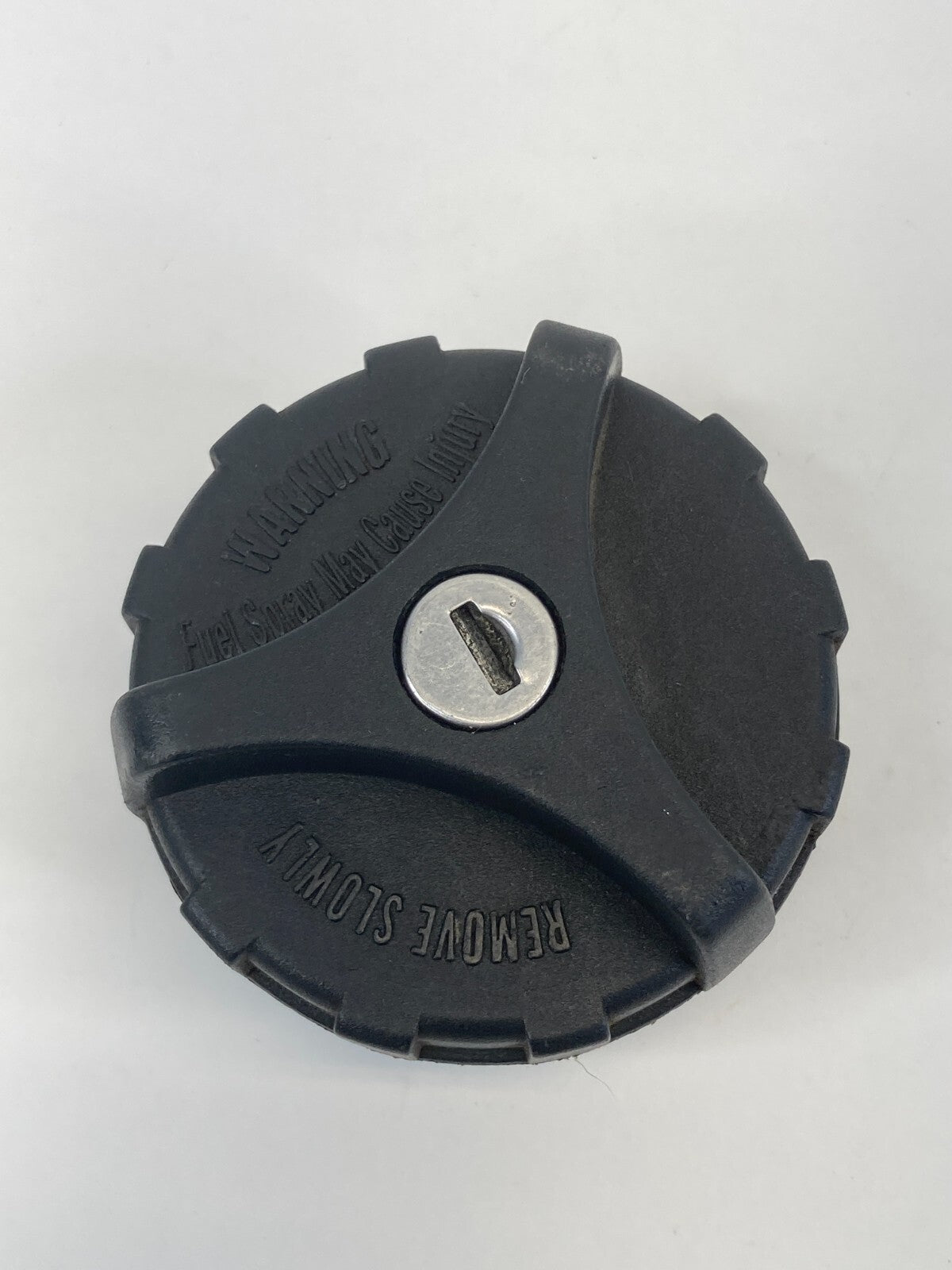 2005-2007 Nissan Armada 5.6L V8 32V 5-Speed A/T 4WD Gas Fuel Tank Filler Cap