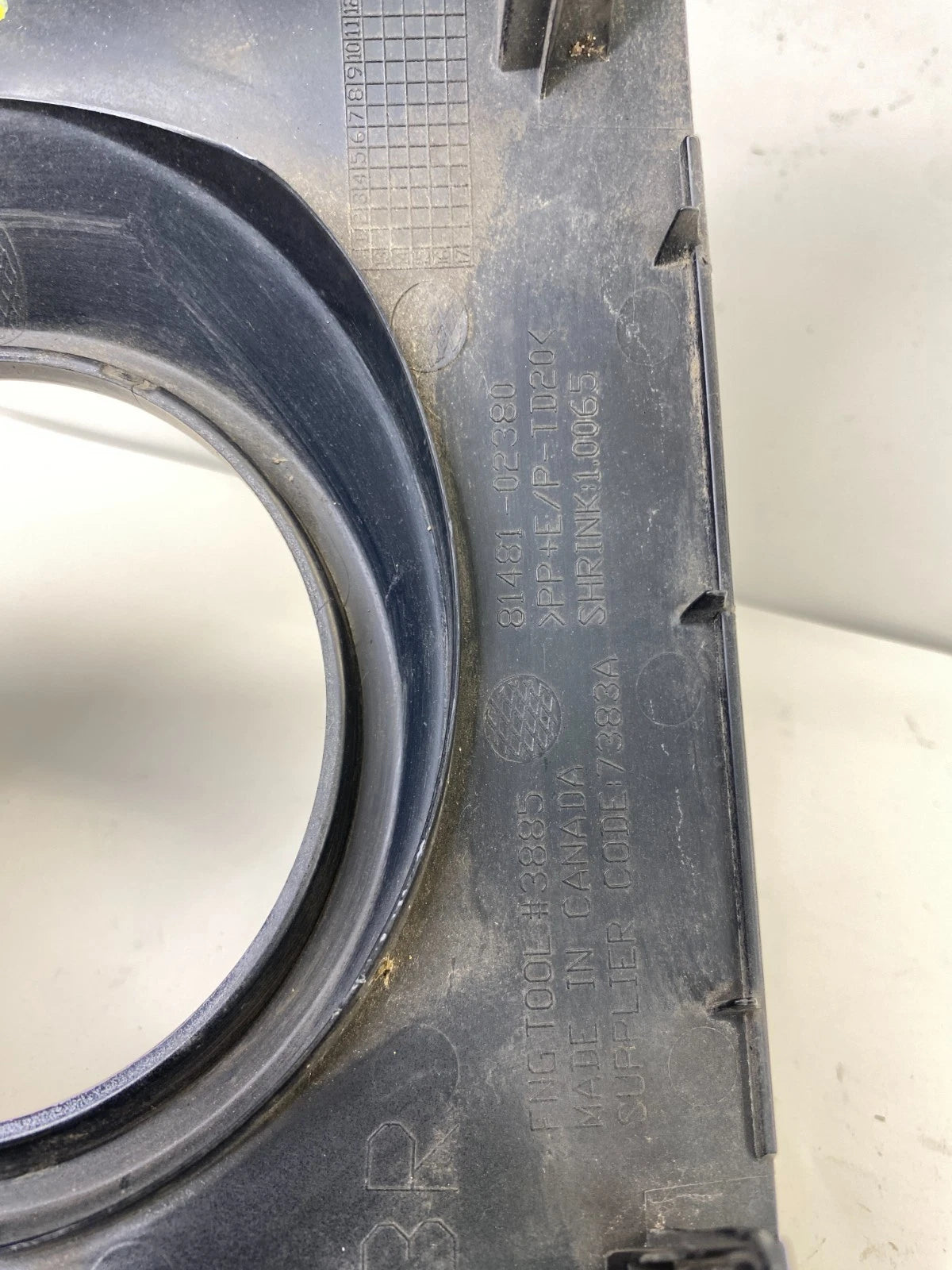 2014-2016 TOYOTA COROLLA FRONT RIGHT FOG LIGHT COVER BEZEL UNIT OEM 81481-02380