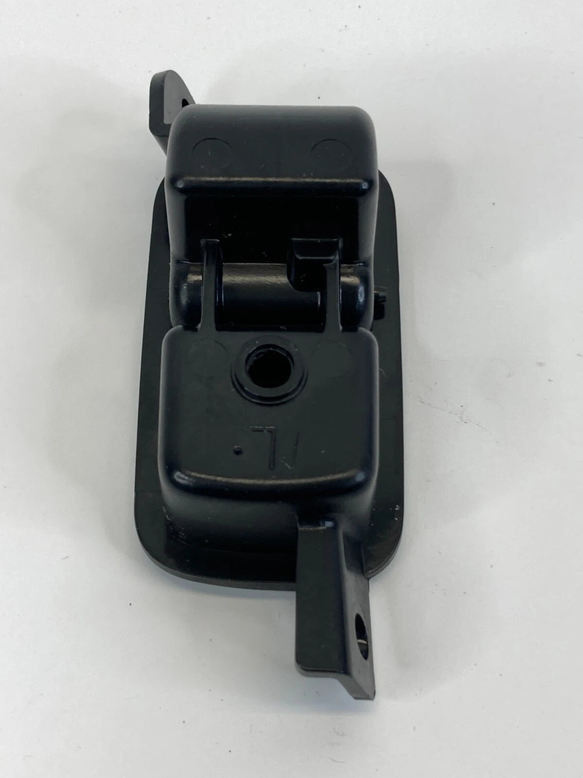 2006-2008 HYUNDAI SONATA SEDAN REAR LUGGAGE HANGER HOOK ASSEMBLY OEM