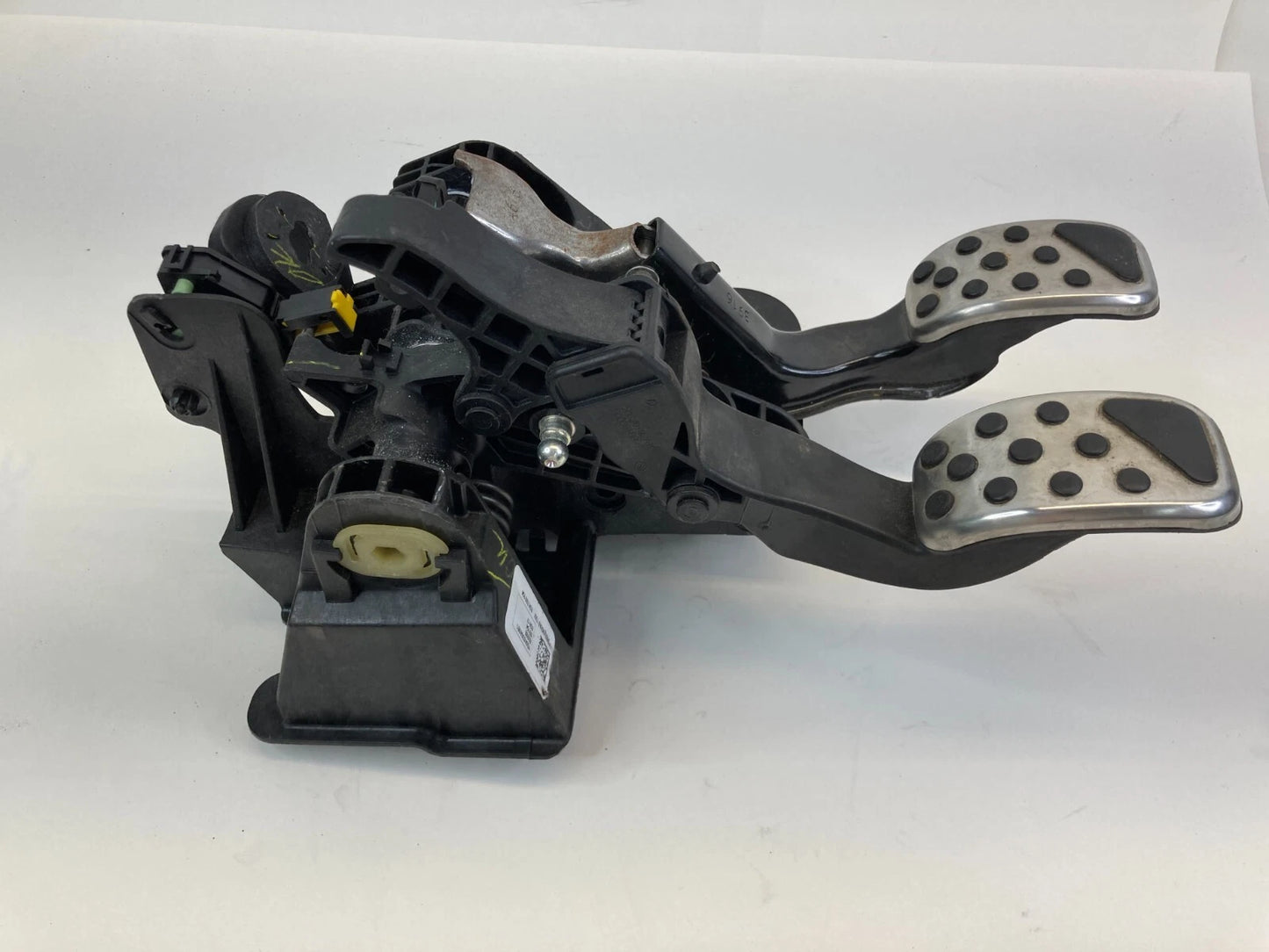 12-19 FIAT 500 1.4L MANUAL BRAKE STOP & CLUTCH FOOT PEDAL ASSEMBLY P68324962AB