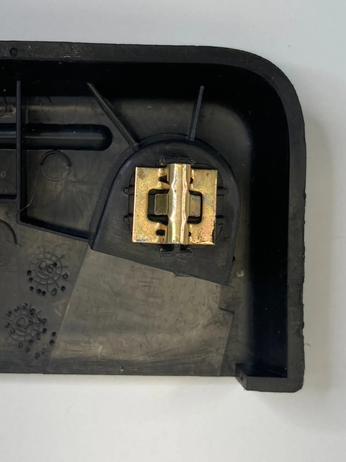 2007-2012 GMC ACADIA RIGHT SIDE SEAT TRACK BOLT COVER END CAP TRIM 1193872RH