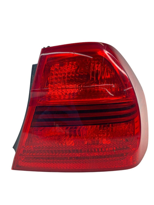 2007 2008 BMW 328i Sedan Rear Right Side Tail Light Taillight Tail Lamp Outer