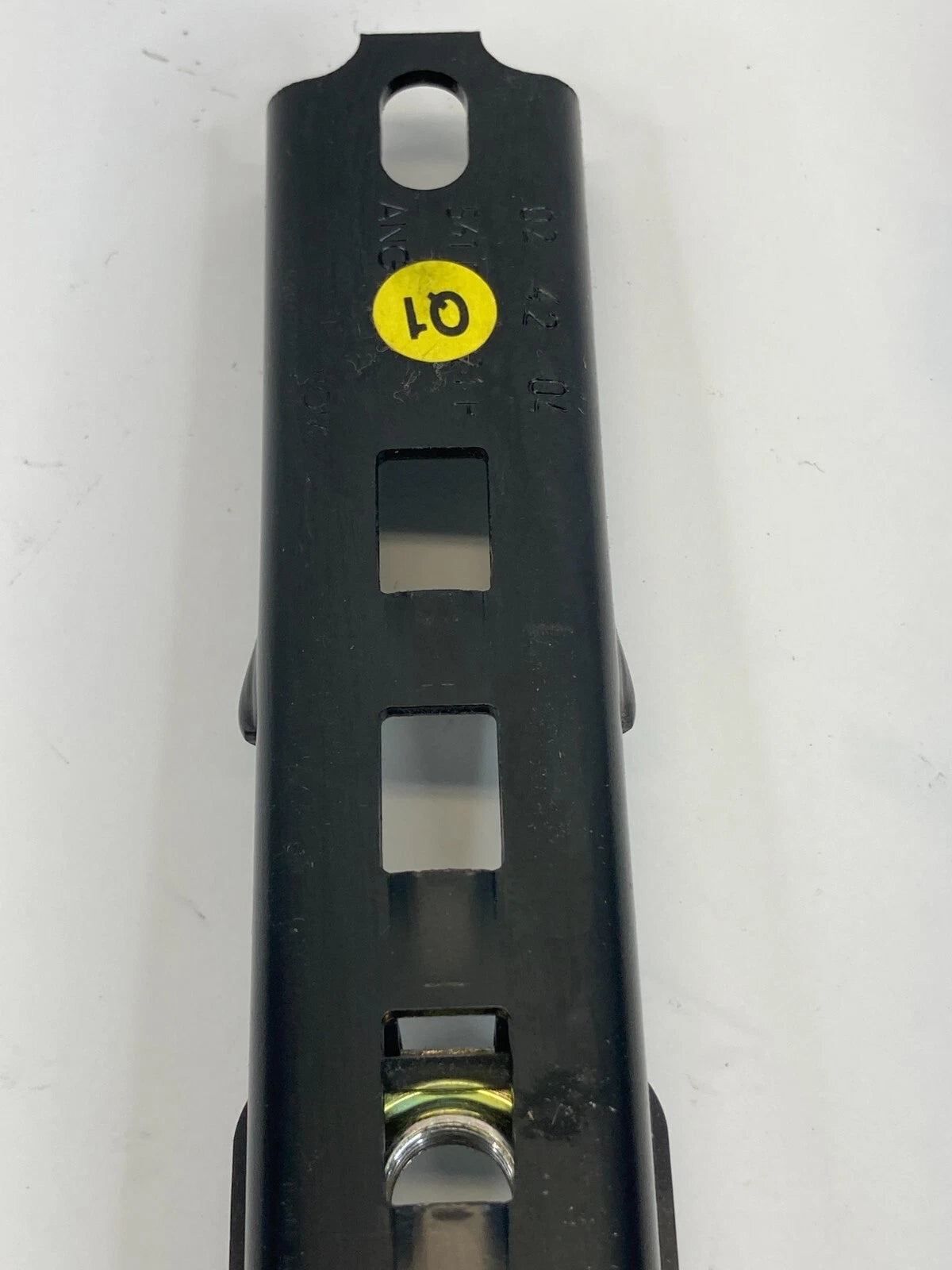 06 07 MERCEDES-BENZ ML500 FRONT LEFT SIDE SEAT BELT HEIGHT ADJUSTER A2118600688