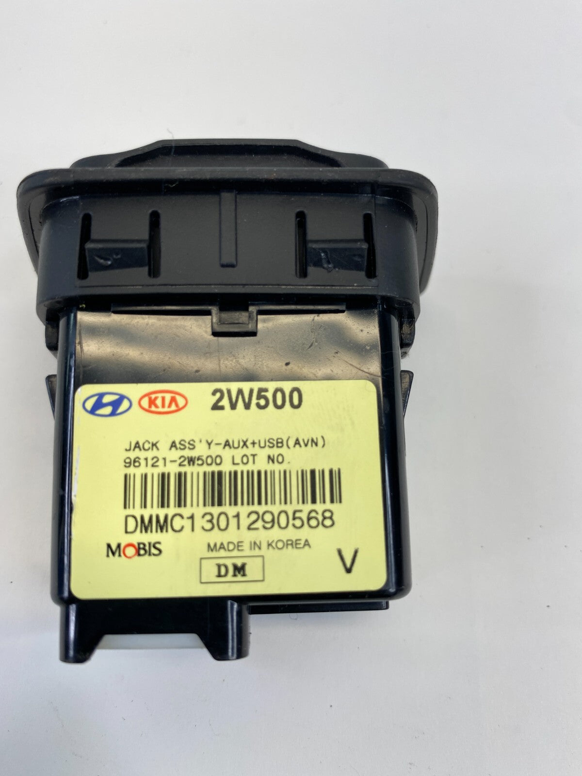 13-15 Hyundai Santa Fe Sport USB AUX Auxiliary Jack Socket Port 96121-2W500 OEM