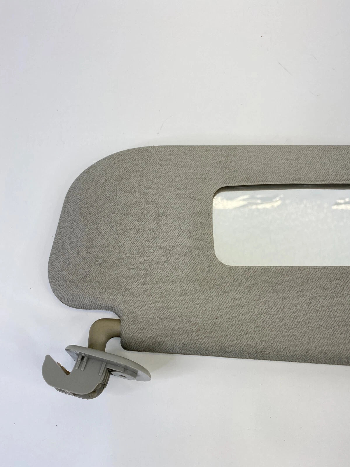 2007-2011 CHEVY AVEO AVEO5 FR RH PASSENGER SIDE SUNVISOR SUN VISOR W/ CLIPS OEM