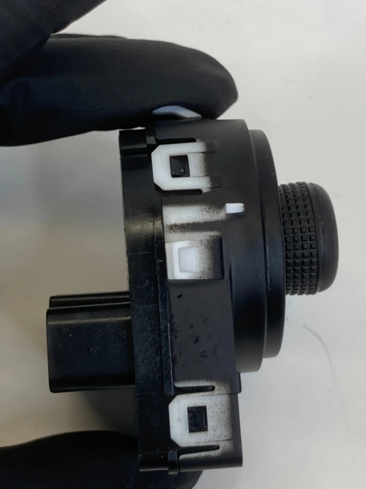 2017-2022 Chevrolet Trax Front Left Door Side View Mirror Control Switch 4240614