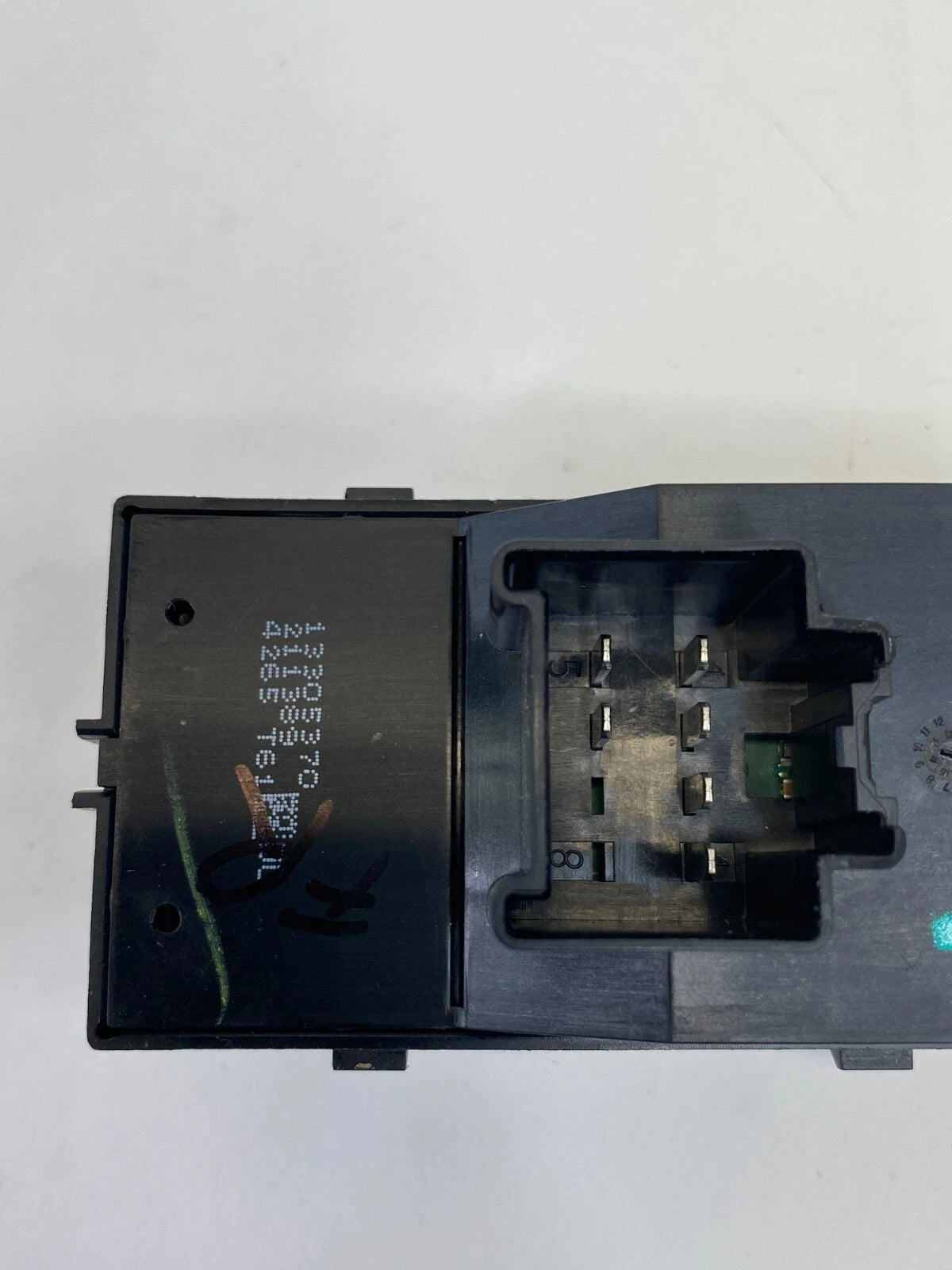 2013-2015 CHEVROLET MALIBU FRONT RIGHT SIDE DOOR POWER WINDOW SWITCH 13305370