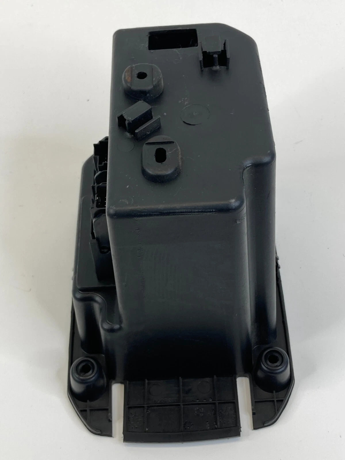 11-16 CHEVY CRUZE 16 CRUZE LIMITED CENTER CONSOLE STORAGE COMPARTMENT AUX TRIM