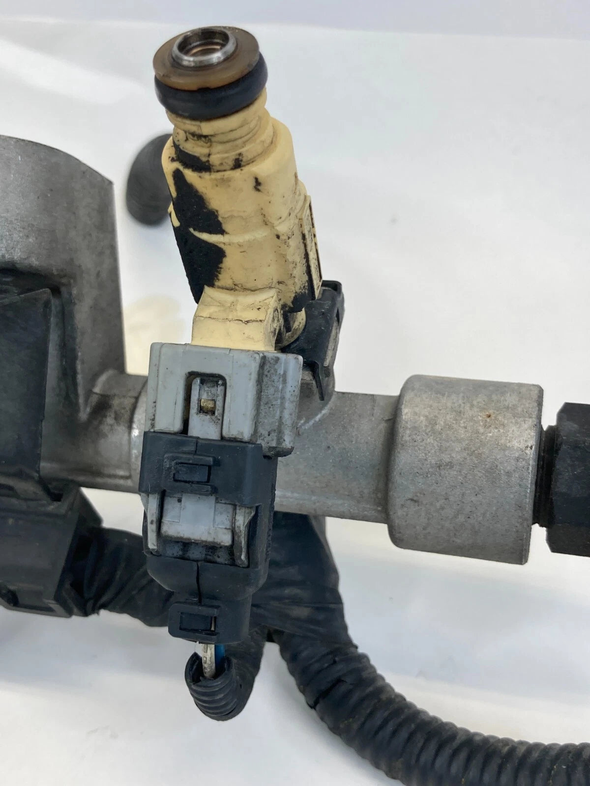 2005-2008 KIA SPORTAGE 2.0L L4 ENGINE FUEL RAIL INJECTION INJECTORS ASSY OEM