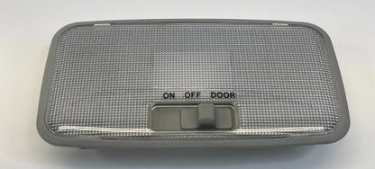2009-2013 TOYOTA MATRIX REAR OVERHEAD CONSOLE DOME LIGHT MAP LAMP OEM