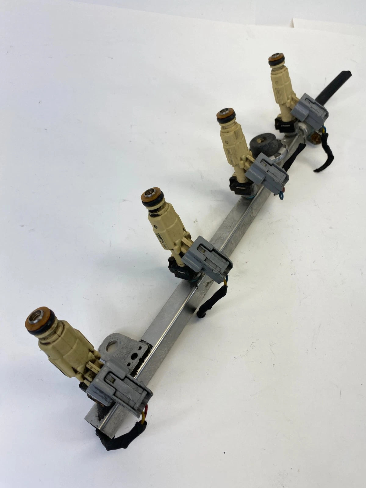 2010-2013 KIA FORTE KOUP 2.0L ENGINE FUEL RAIL INJECTION INJECTORS W/ LINE OEM