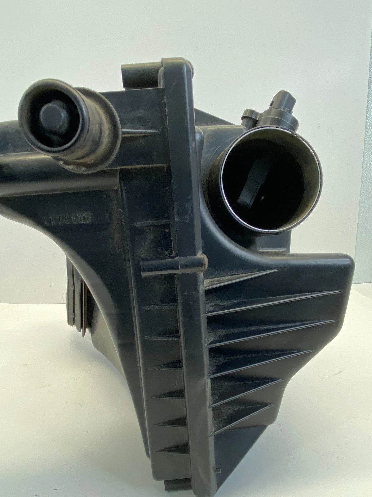 2011 2012 CHEVROLET CRUZE 1.8L AIR INTAKE CLEANER FILTER BOX HOUSING OEM