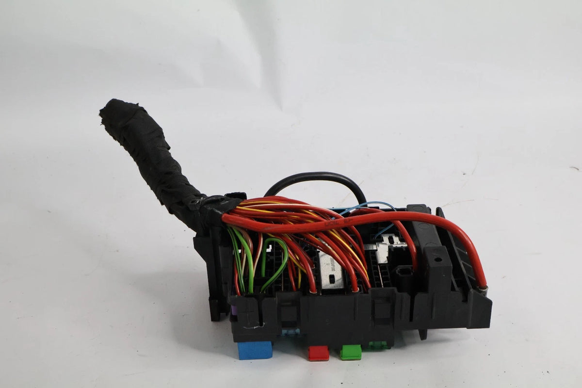 2012-2015 VOLKSWAGEN PASSAT FRONT ENGINE FUSE RELAY JUNCTION MODULE 5C0-937-819L