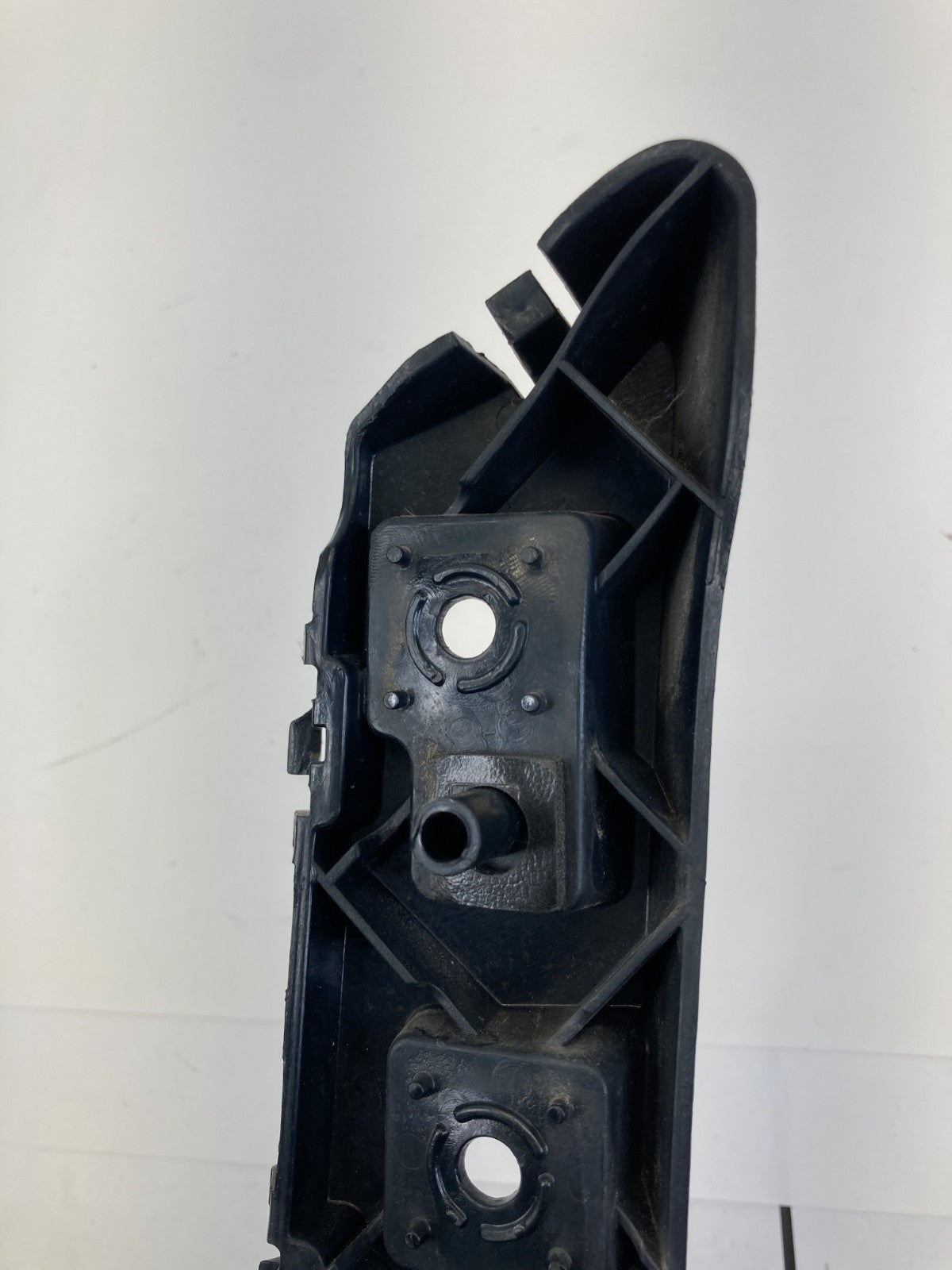 2013-2019 Ford Fusion Front Right Side Bumper Bracket Mount OEM
