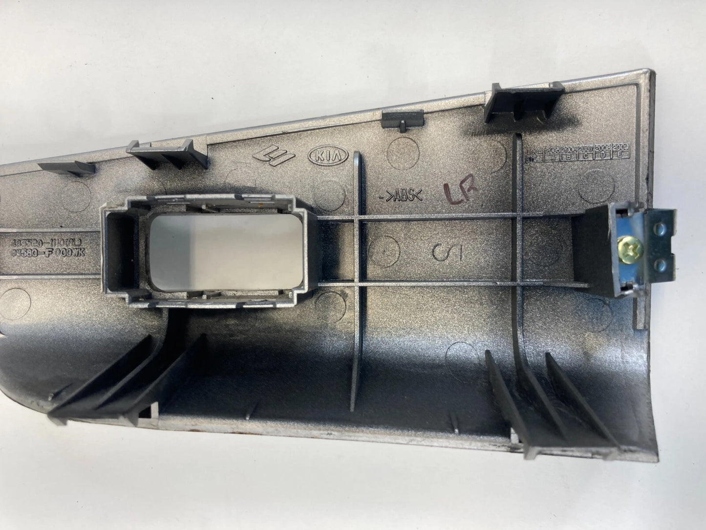 2005-2010 KIA SPORTAGE REAR LEFT LH DOOR WINDOW SWITCH BEZEL 935801F000 OEM