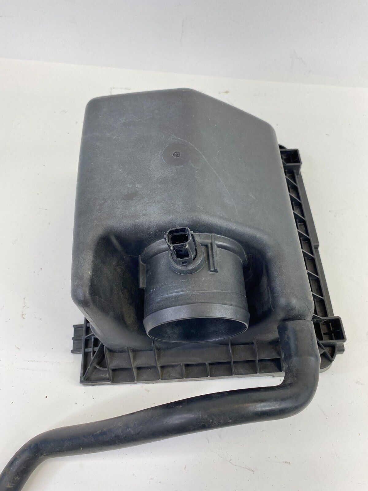 2009 2010 Dodge Journey 2.4L Air Cleaner Box Housing Filter Cover OEM