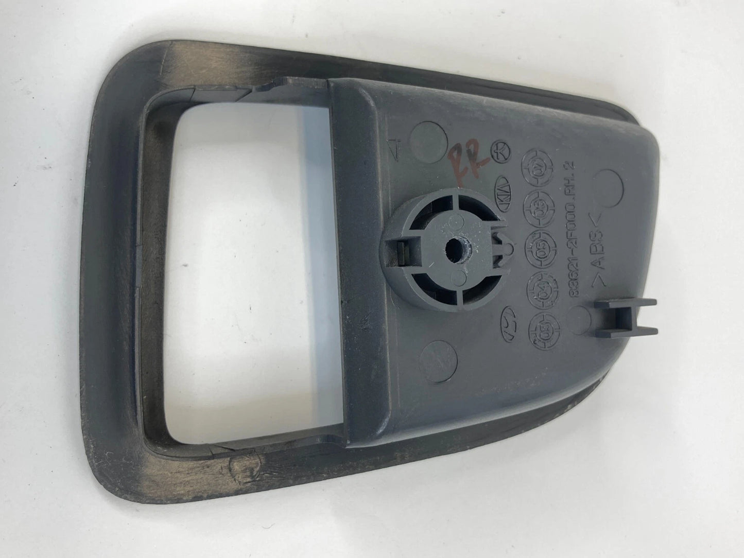 2004-2009 KIA SPECTRA EX SEDAN REAR RIGHT SIDE DOOR HANDLE BEZEL TRIM 836212F000