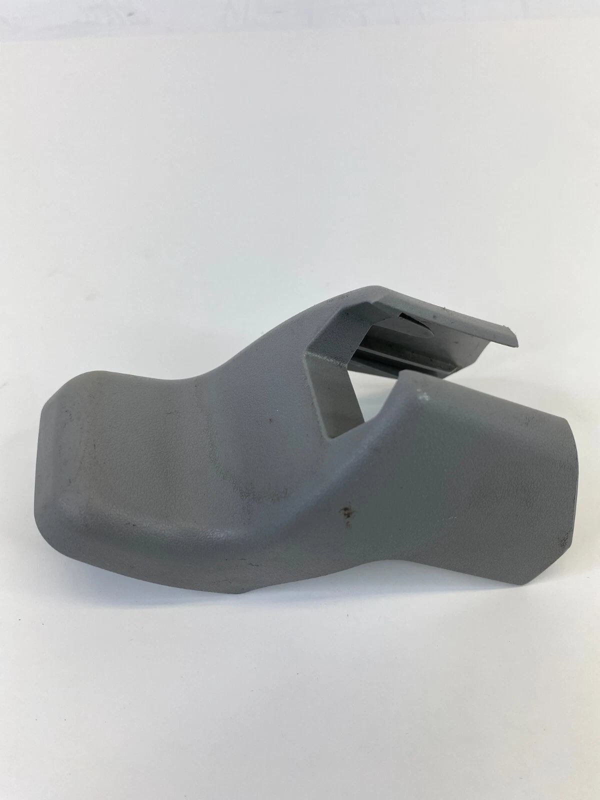 07-11 TOYOTA CAMRY FRONT RIGHT OUTER SEAT SIDE TRACK END COVER PANEL 72137-06030
