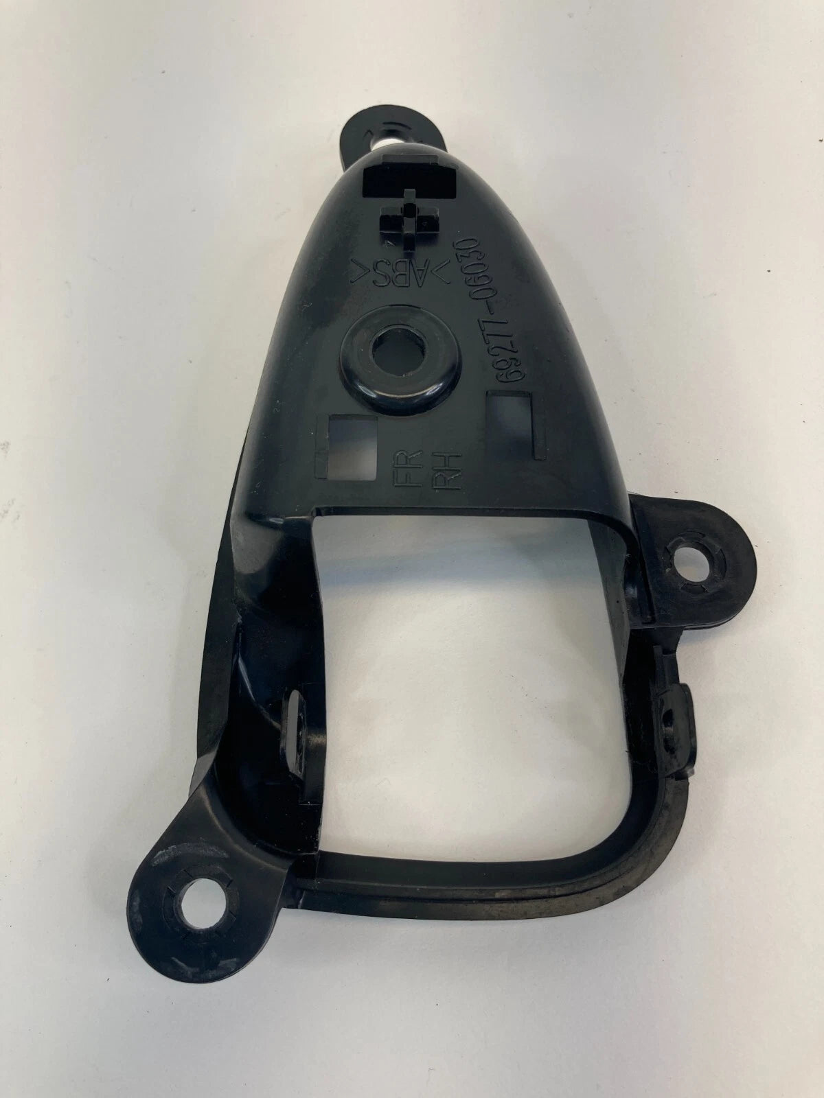 07-11 TOYOTA CAMRY FRONT RIGHT SIDE INNER DOOR HANDLE COVER BEZEL 69277-06030