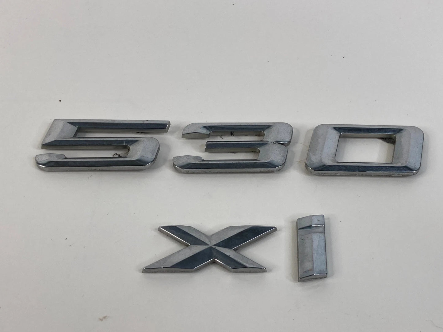 2006 2007 06 07 BMW 530XI REAR BACK SIDE EMBLEM TRUNK LOGO BADGE SYMBOL ASSY OEM