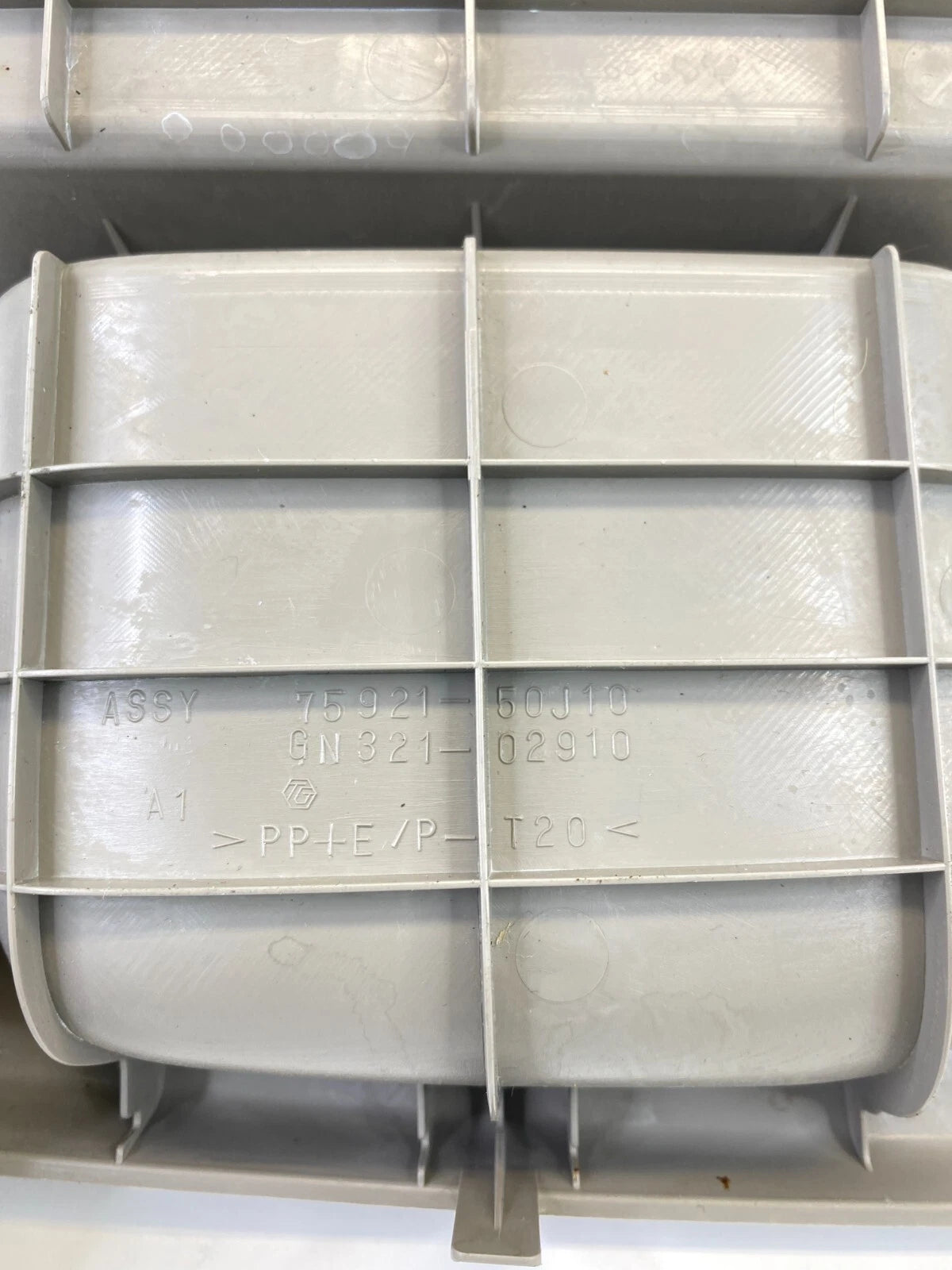 2003-2006 SUZUKI XL-7 CENTER CONSOLE TRAY INSER COVER PLATE 75921-50J10 OEM