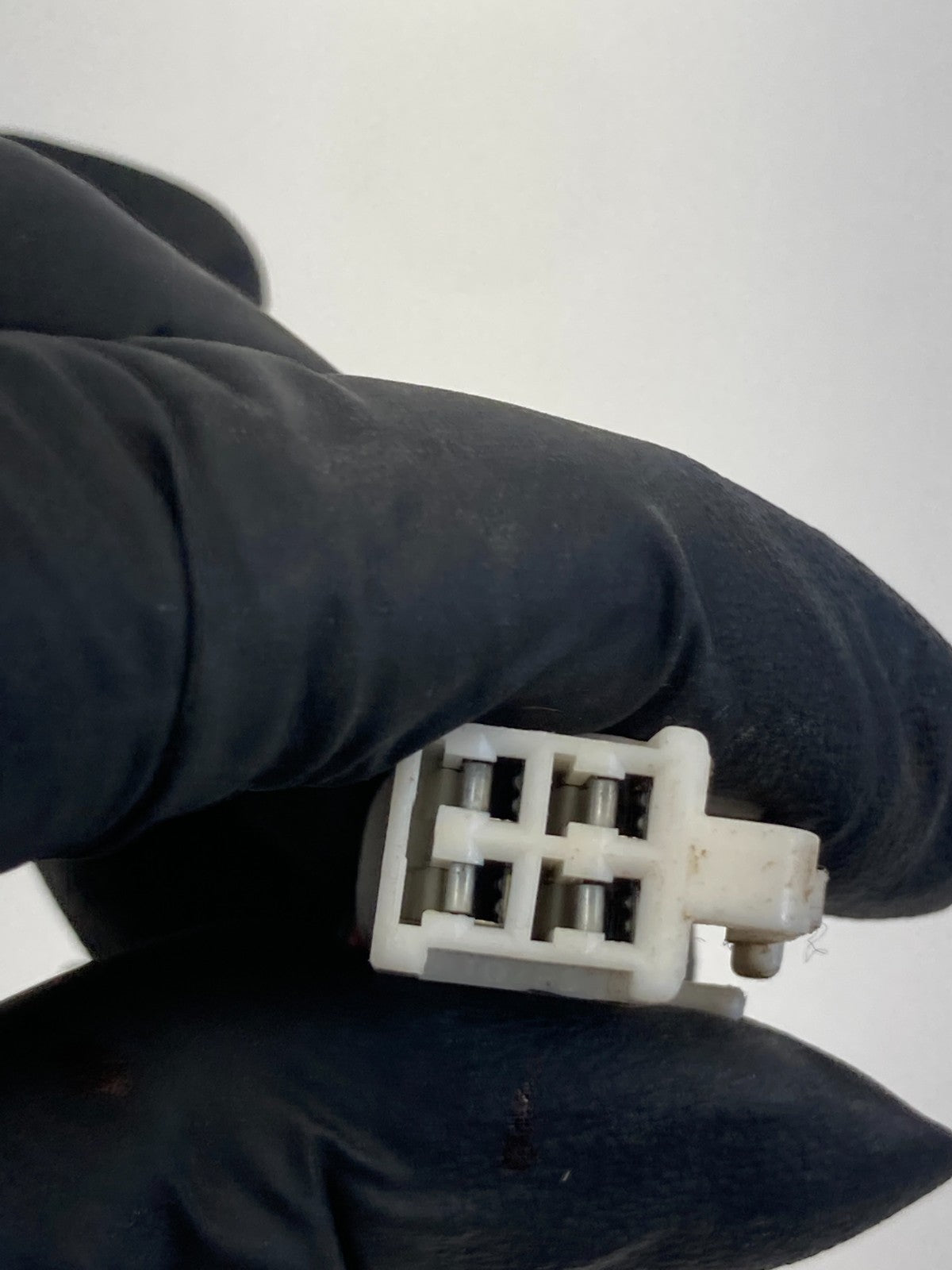 96-00 Toyota 4Runner Rear Right Tail Light Lamp Taillight Socket Wire Harness