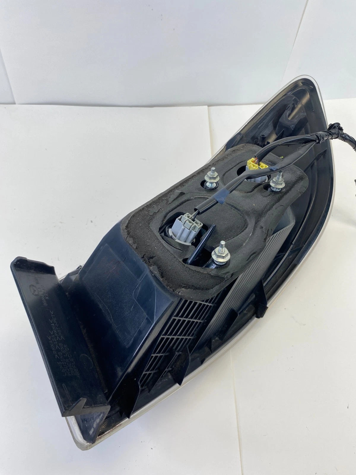 2010-2013 MAZDA 3 SEDAN LEFT DRIVER OUTER QUARTER PANEL TAIL LIGHT TAILLIGHT OEM