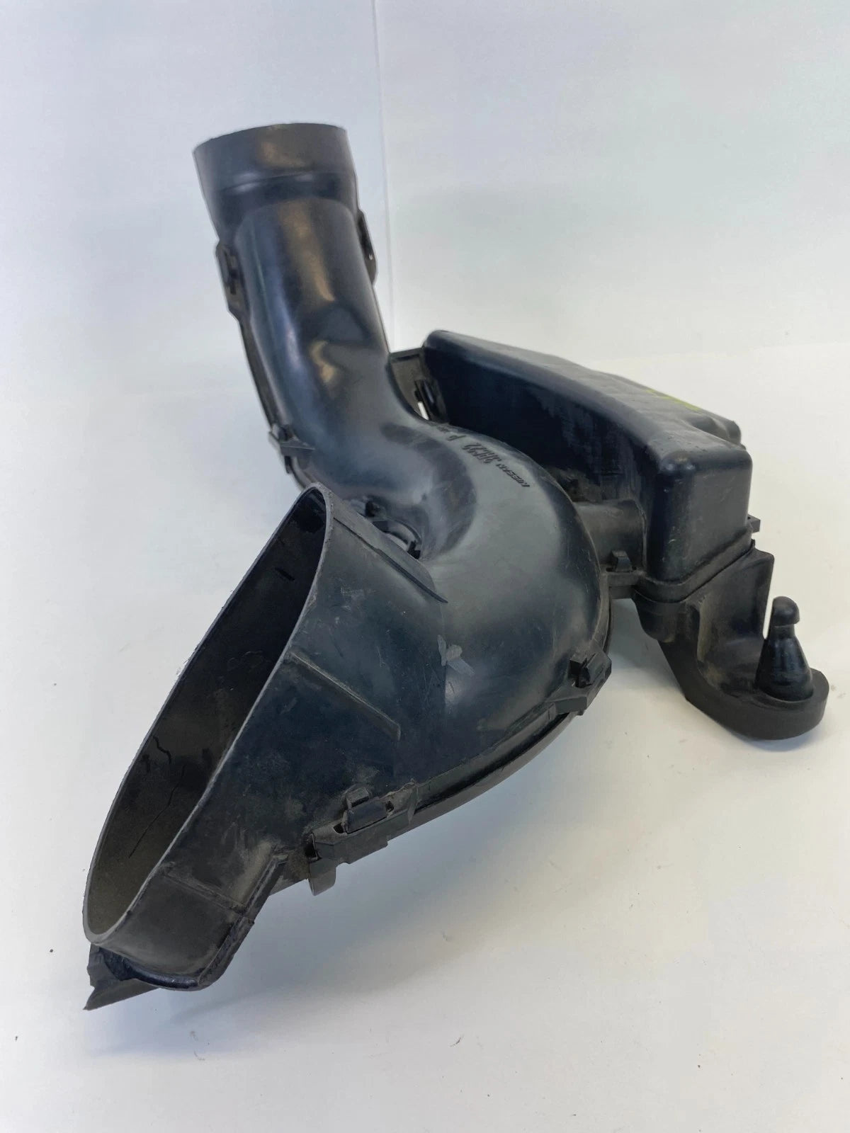 2013-2019 NISSAN SENTRA 1.8L REAR ENGINE AIR INTAKE DUCT TUBE HOSE 3RC22 OEM