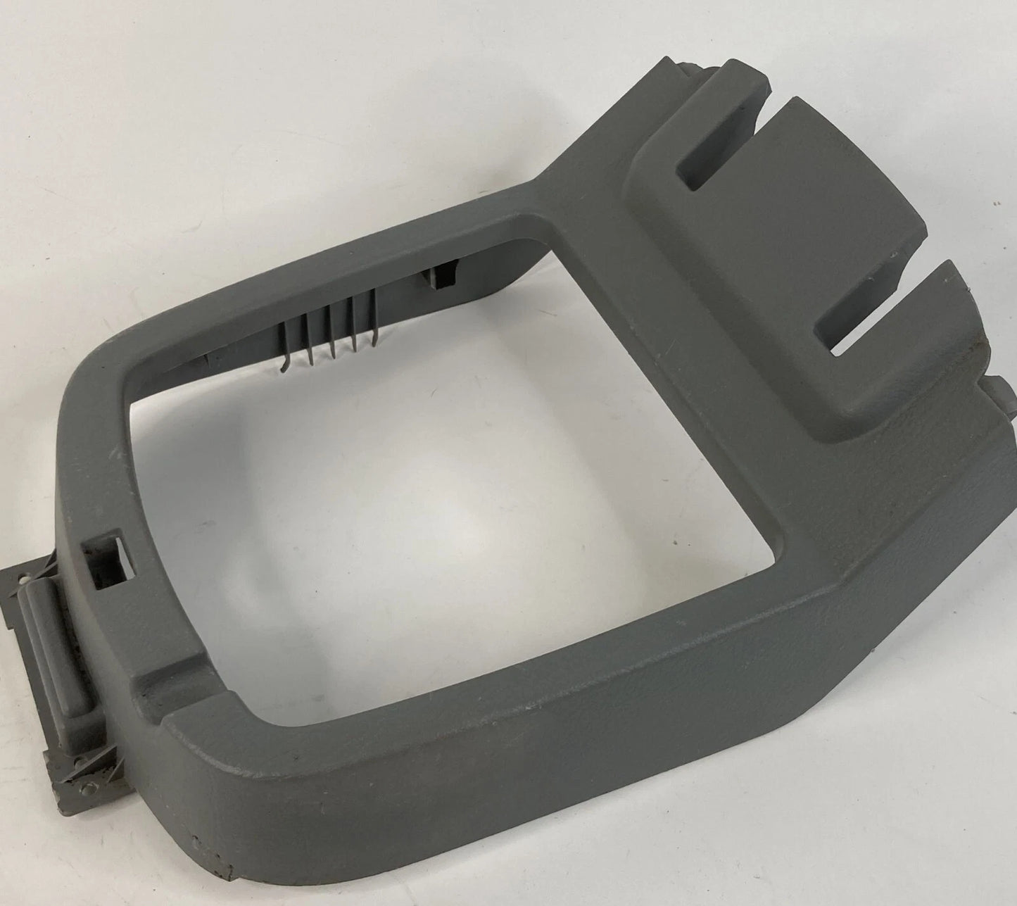 09 KIA BORREGO FRONT CENTER CONSOLE ARMREST SURROUNDING BEZEL COVER MOLDING OEM
