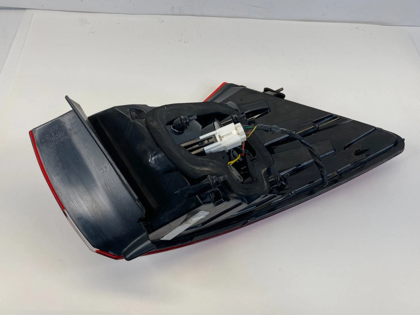 2012-2017 KIA RIO SEDAN REAR RIGHT PASSENGER OUTER TAILLIGHT LAMP 92402-1W0 OEM