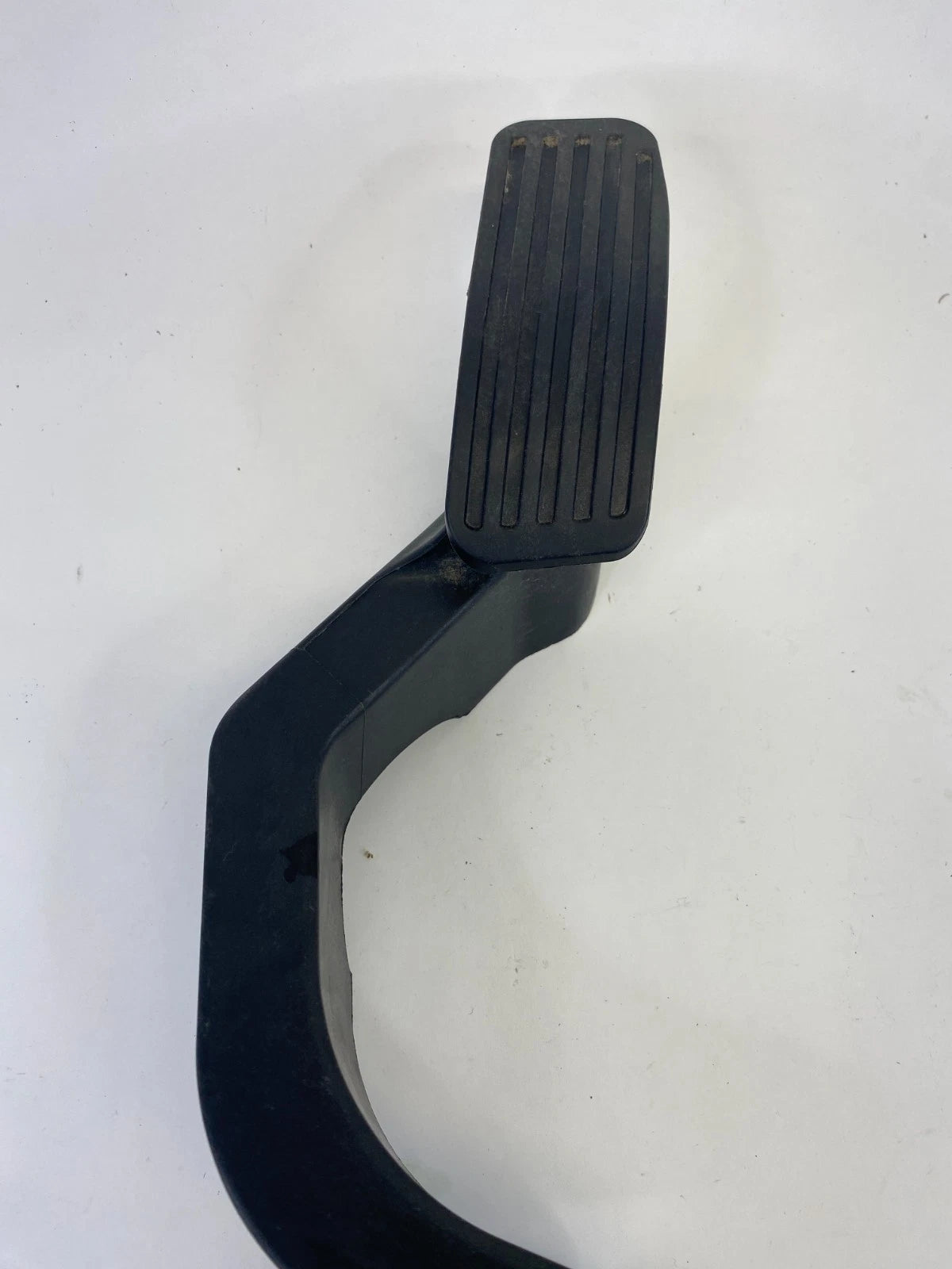 2015-2017 Chrysler 200 2.4L A/T Accelerator Gas Throttle Pedal 04581697AA OEM