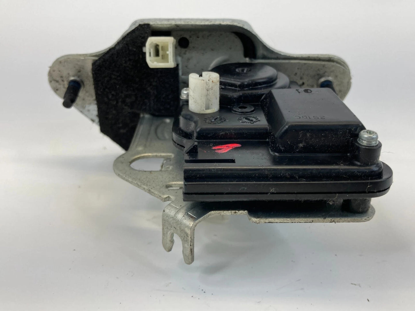 2009 2010 09 10 DODGE JOURNEY REAR TRUNK LIFTGATE LOCK LATCH ACTUATOR RELEASE
