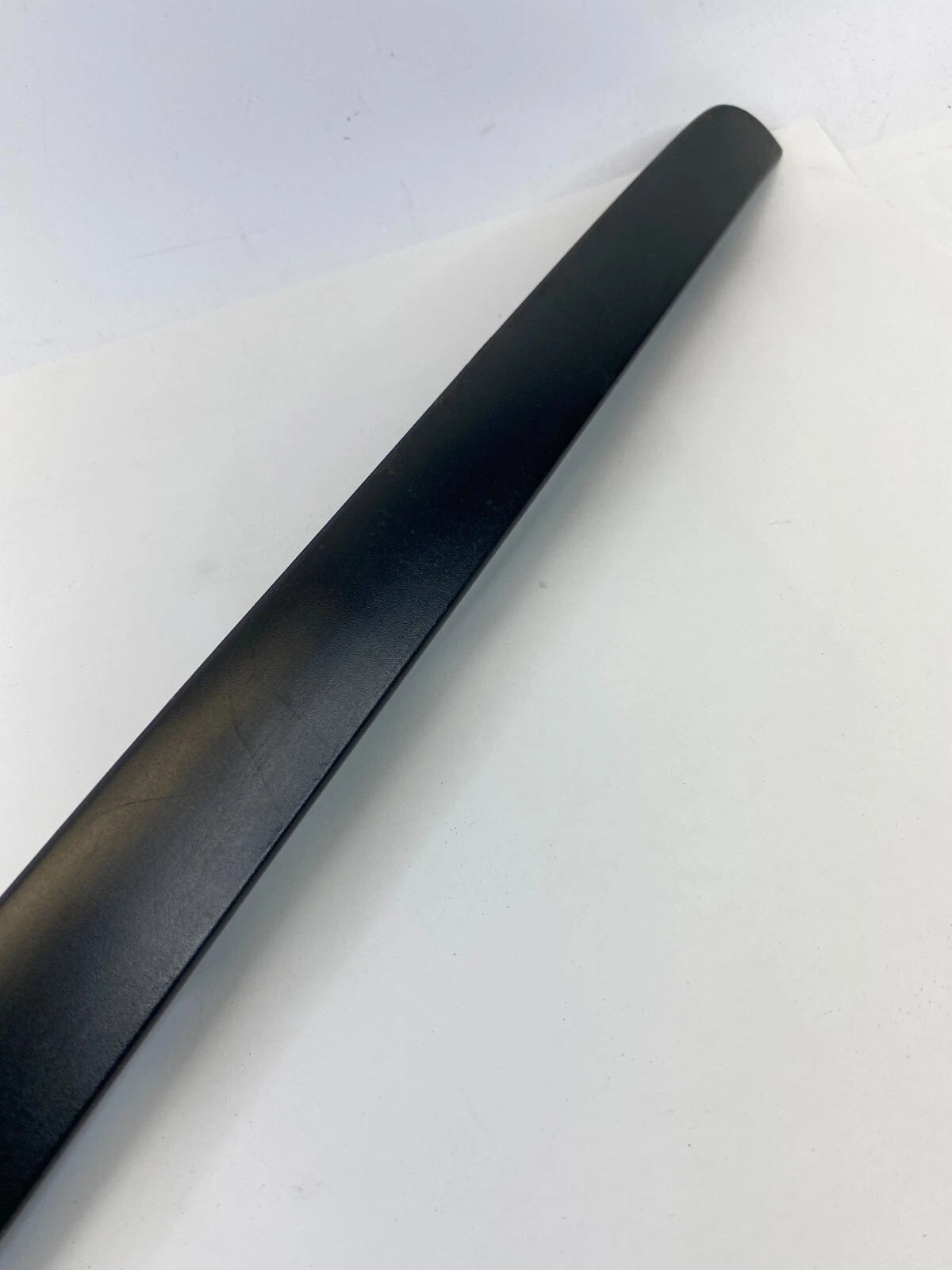 01 02 03 04 05 HONDA CIVIC REAR TRUNK LID LICENSE PLATE MOLDING 74890-S5P-A OEM