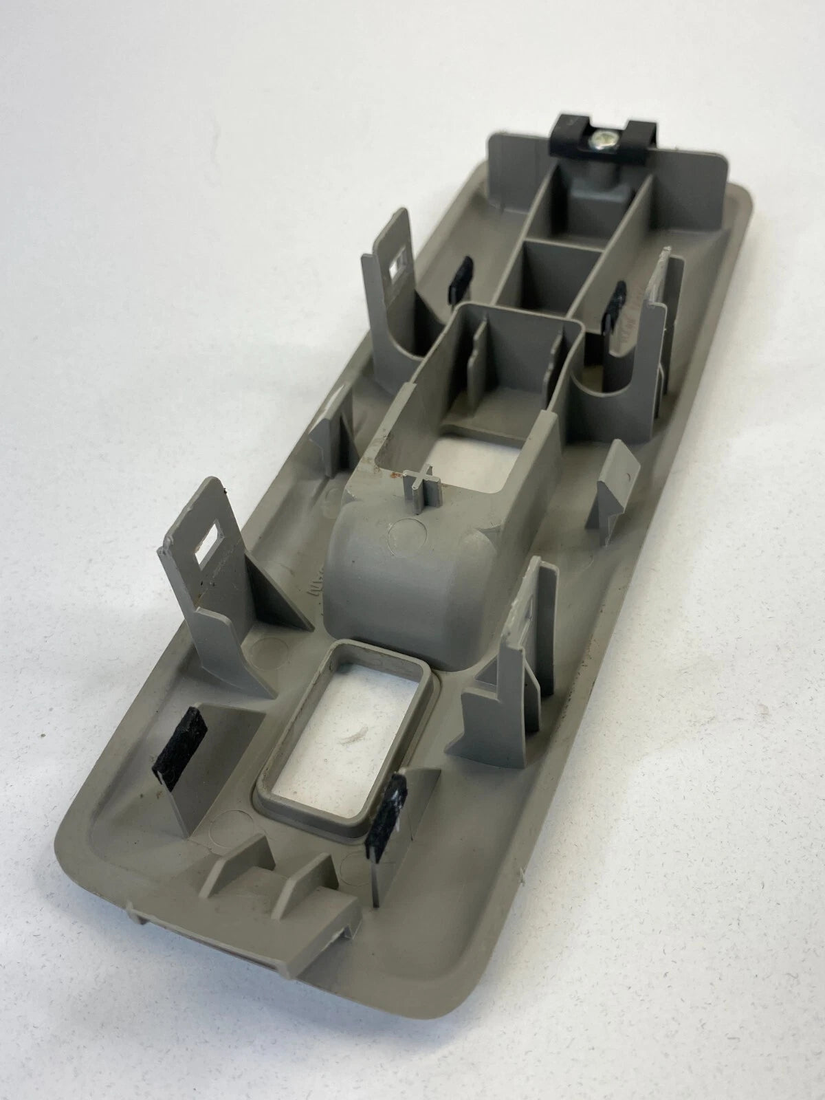 2008-2013 NISSAN ROGUE SUV 4-DR FRONT RIGHT DOOR WINDOW SWITCH BEZEL 80960-JM00A