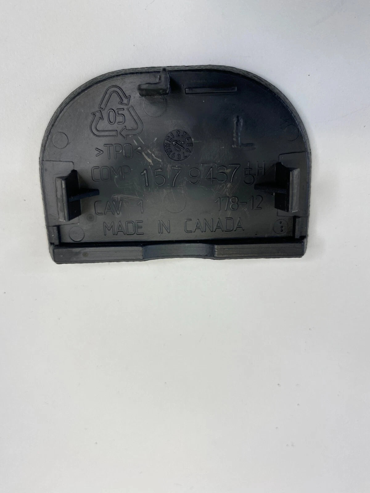 2005-2009 CHEVROLET EQUINOX DASH LEFT SIDE BOLT SCREW COVER BEZEL TRIM 15794675