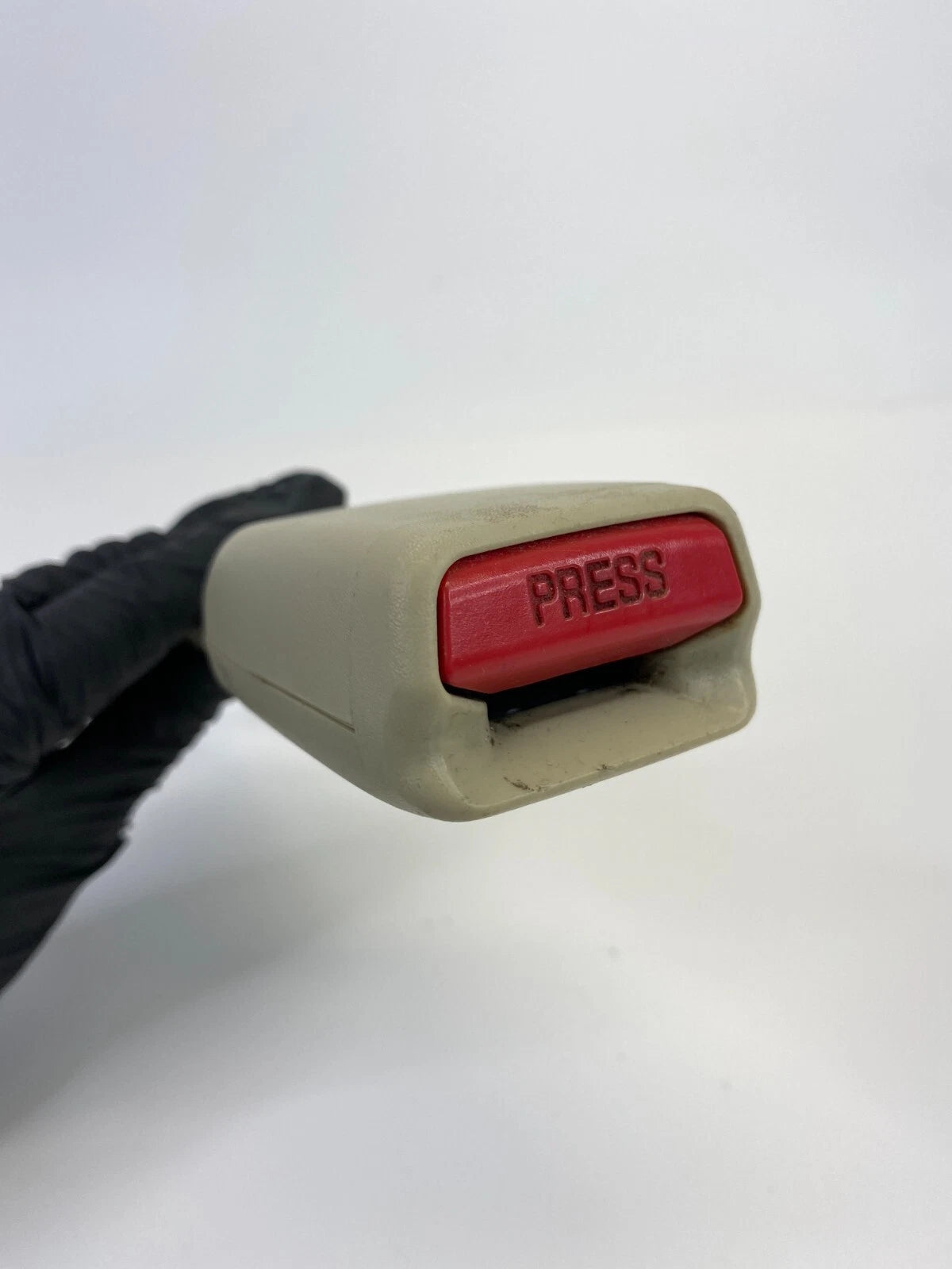 2006-2010 INFINITI M35 FRONT RIGHT PASSENGER SIDE SEAT BELT BUCKLE ASSY OEM