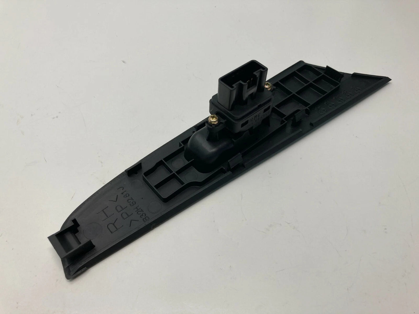 2004-2009 MAZDA 3 MAZDA3 REAR RIGHT SIDE DOOR POWER WINDOW SWITCH B32H5281J OEM
