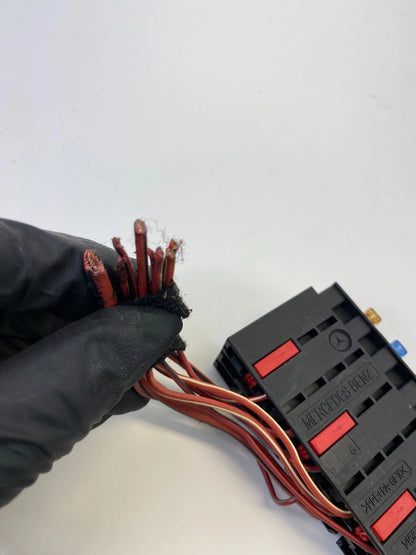 2007-2012 MERCEDES-BENZ GL450 INTERIOR FUSE BOX BLOCK TERMINAL HOLDER OEM