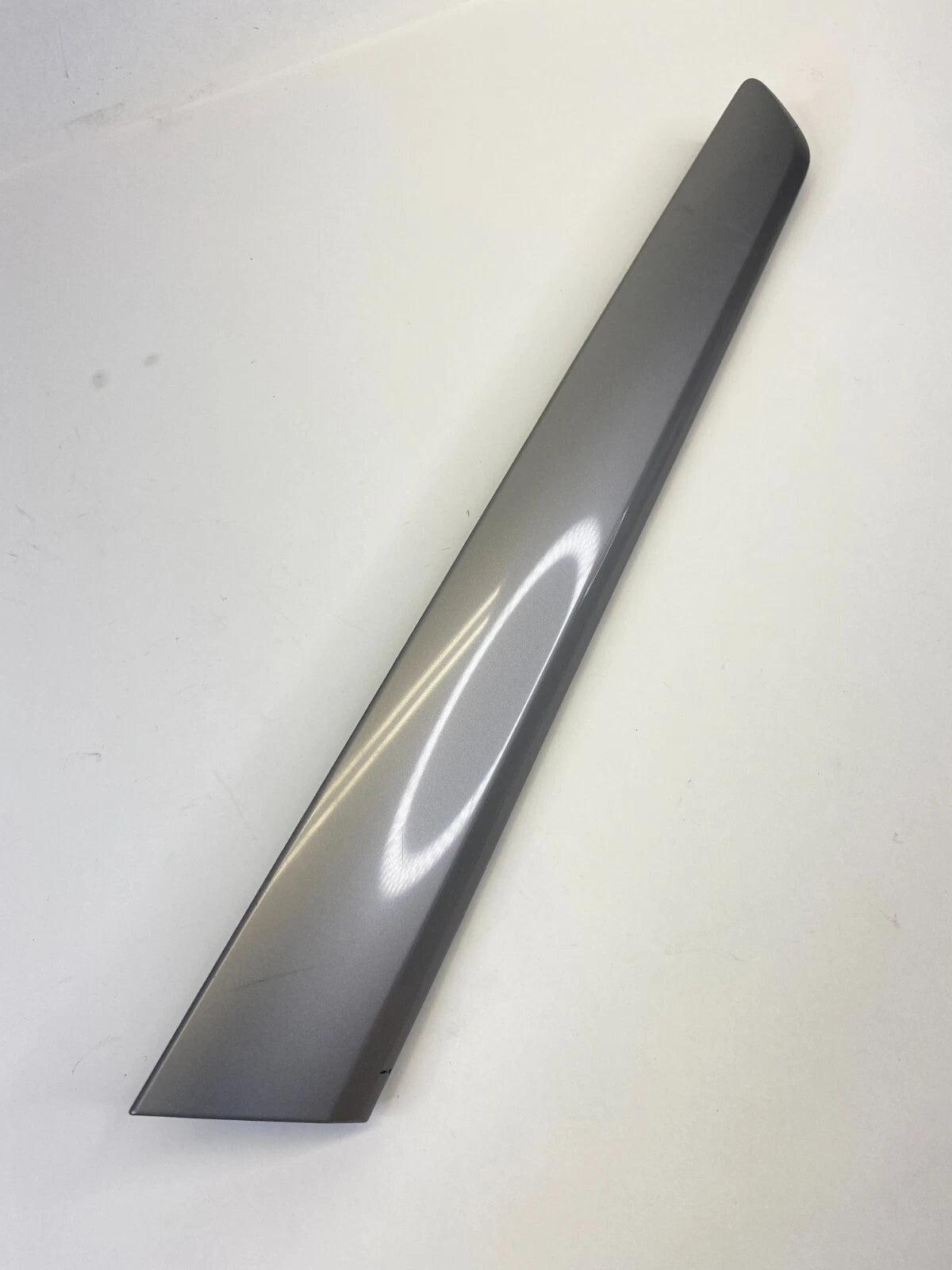 2012-2015 VW VOLKSWAGEN PASSAT FRONT RIGHT DOOR PANEL MOLDING BEZEL 561867410B