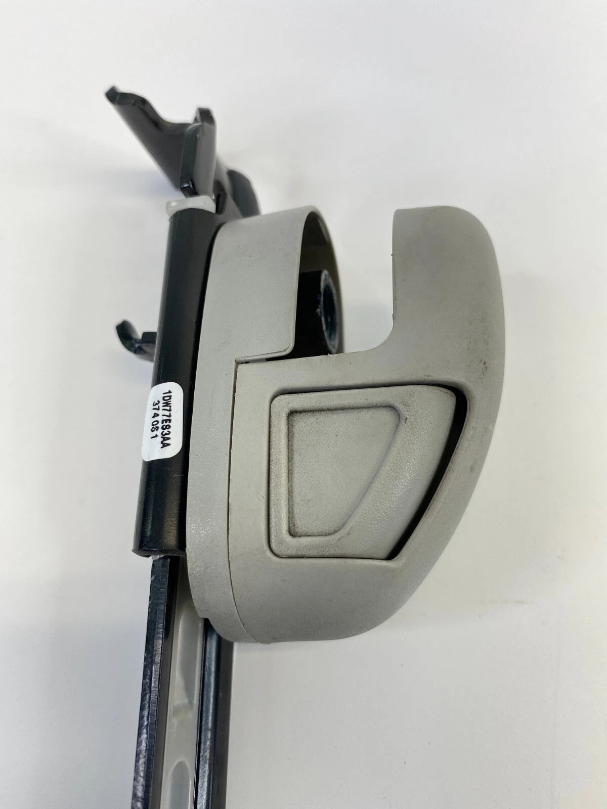 2009 2010 VW VOLKSWAGEN ROUTAN REAR LEFT SEAT BELT HEIGHT ADJUSTER 1DW77E83AA